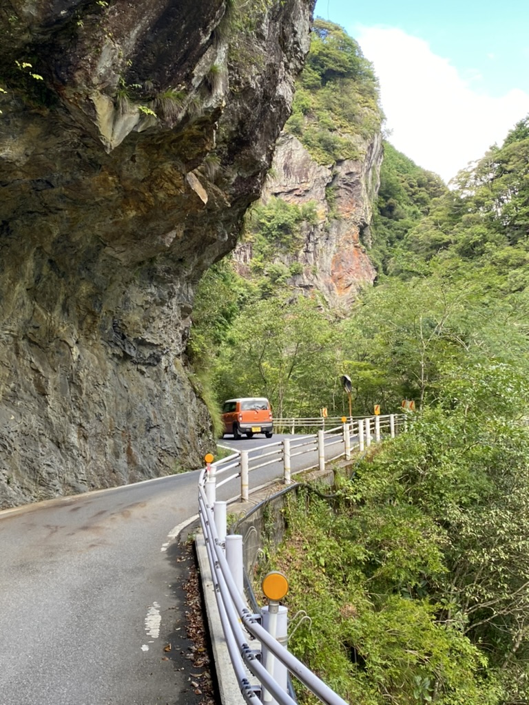 Winding mountain road towards Shimonanosato
