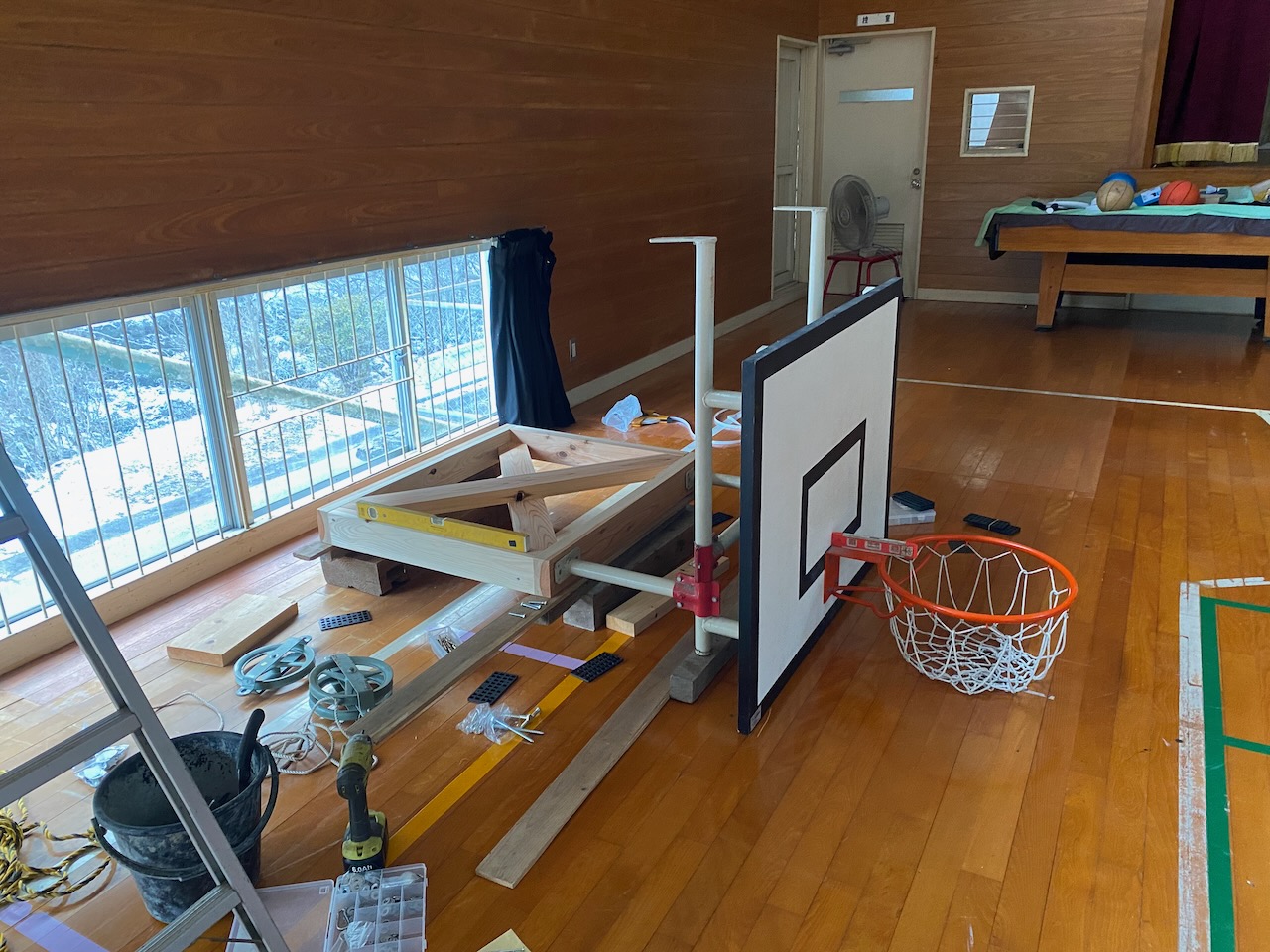 People installing basketball baskets at Shimonanosato