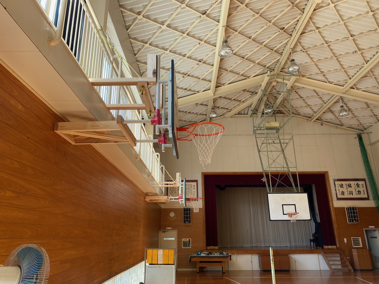 Finished basketball baskets in the Shimonanosato gym