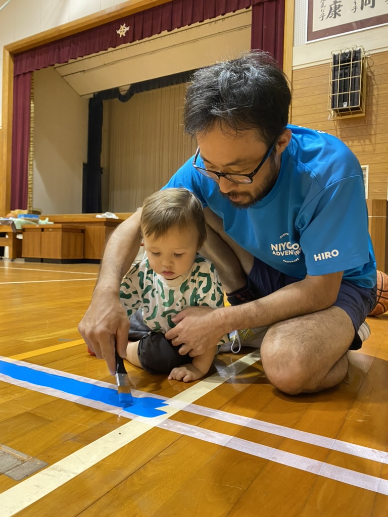 People painting the basketball court at Shimonanosato
