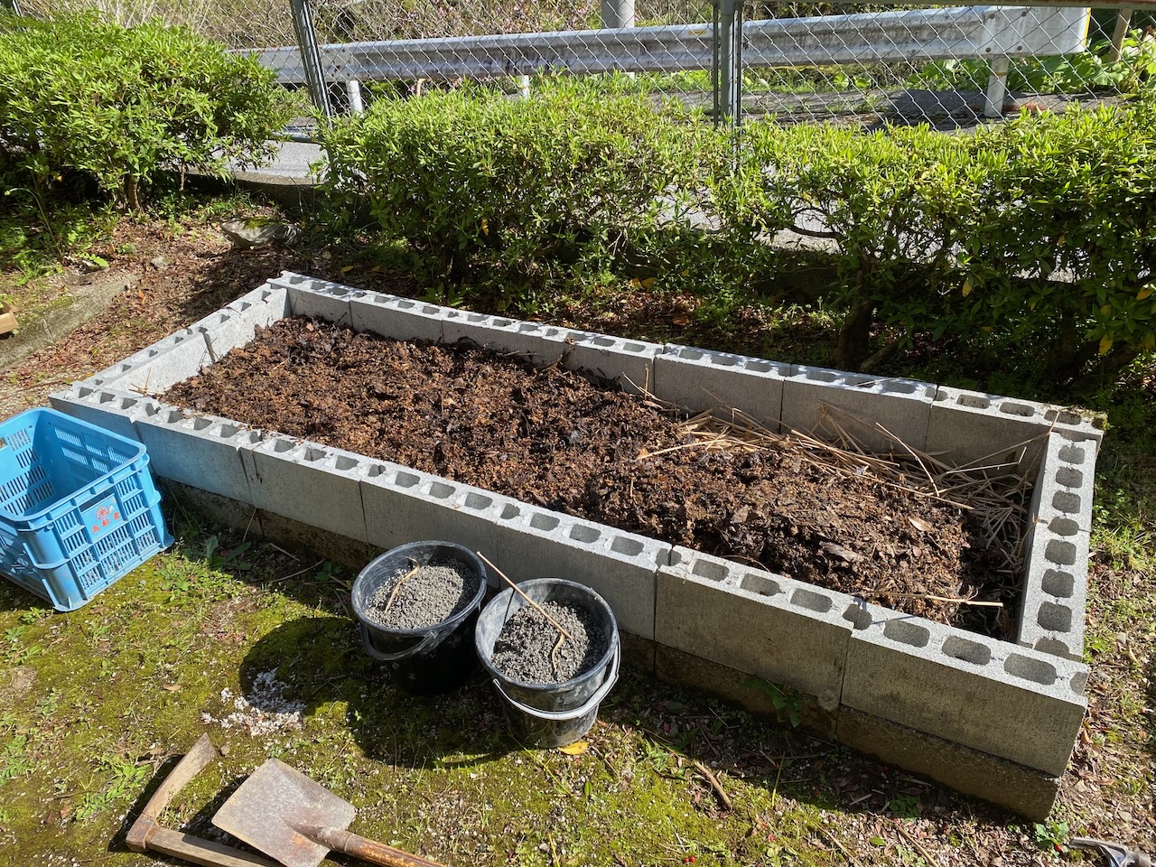 Concrete-block compost and growing bed at Shimonanosato