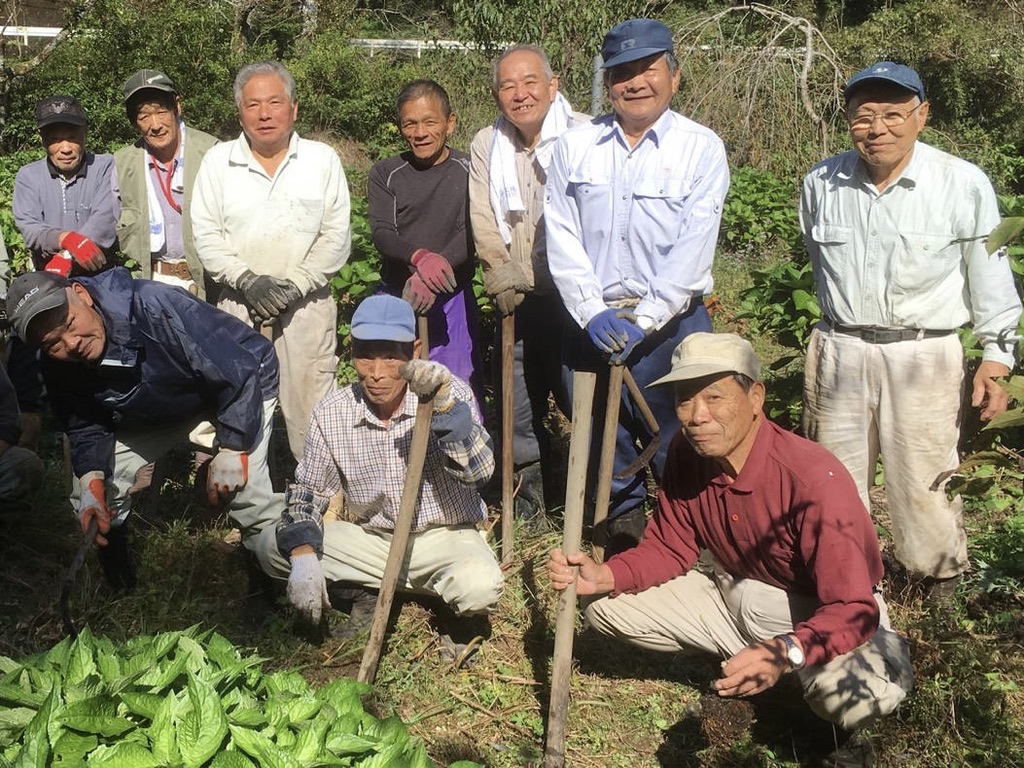 The community gathered after planting trees at Yumenomori Campground