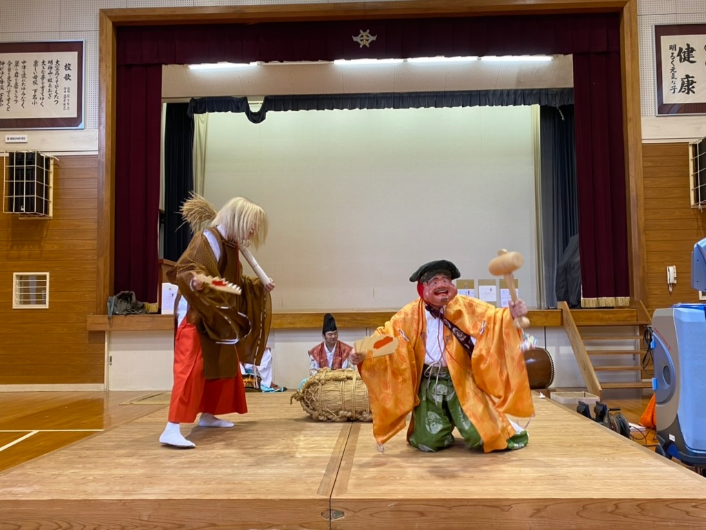 Traditional Japanese cultural performance on the gymnasium stage at Shimonanosato in Niyodogawa, Kochi.