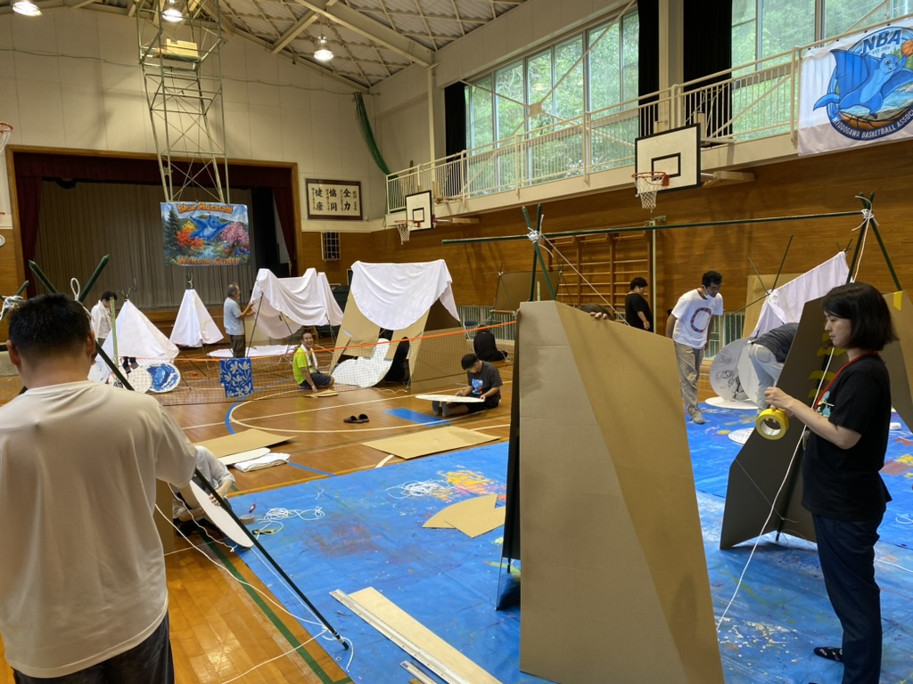 Hands-on group workshop in the Shimonanosato gymnasium